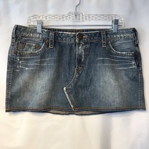 Silver Brand Short Distressed Jean Skirt Size 32